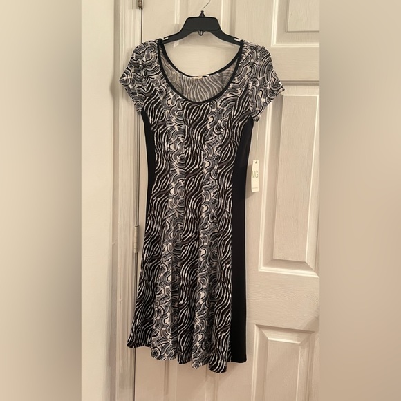 Size small black and white groovy swirl lines multi pattern dress - Picture 1 of 5
